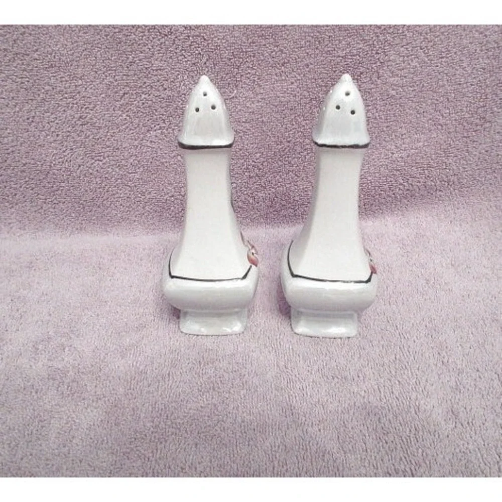 Vtg Japan Cherry Blossom Salt & Pepper Shakers Porcelain MCM 60s Cottagcore 5